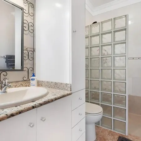 Stunning 2-bed House In Сasa de vacaciones Puerto de la Cruz (Tenerife)