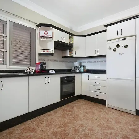 Stunning 2-bed House In Сasa de vacaciones Puerto de la Cruz (Tenerife)